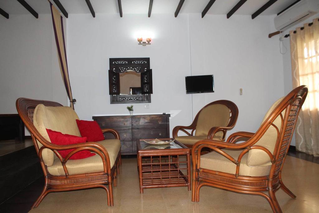 Solomon Beach Hotel Marawila Exterior foto
